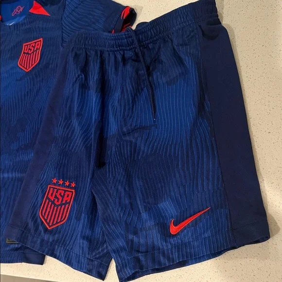 Nike dri fit USA men’s soccer jersey and shorts set youth medium - Picture 2 of 6